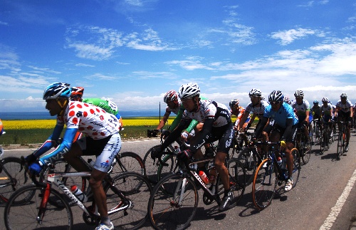 圖文:環(huán)青海湖國(guó)際公路自行車賽 比賽開(kāi)始